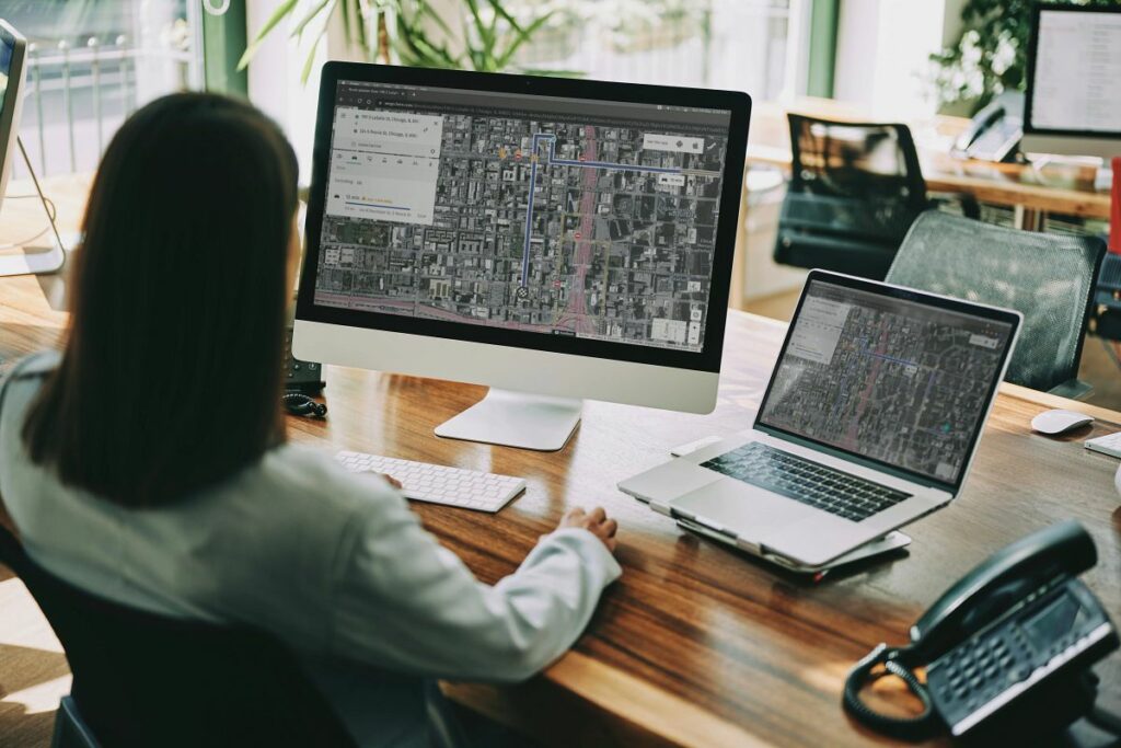 A woman improves traffic flow management with HERE Traffic Analytics on her computer.