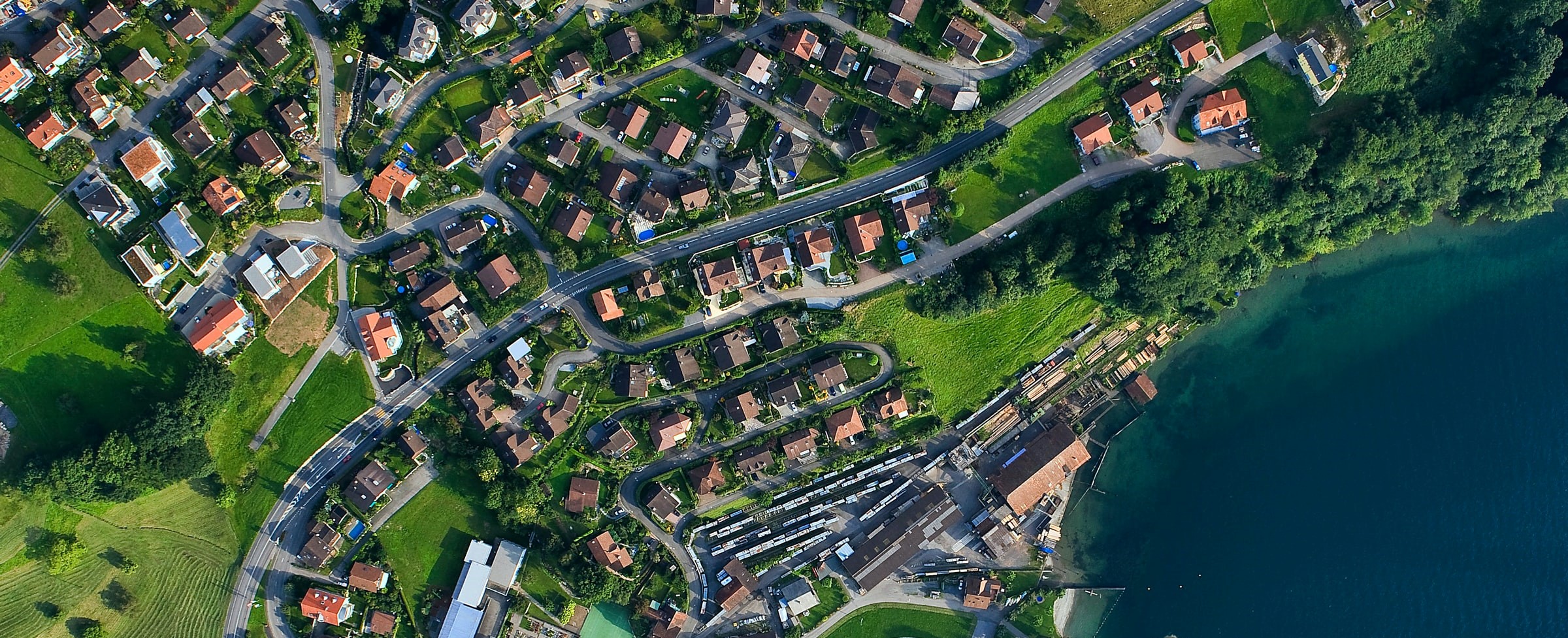 Ein Straßennetz von oben symbolisiert die MBI Streets - Straßendaten von MBI auf Basis vone HERE Rohdaten