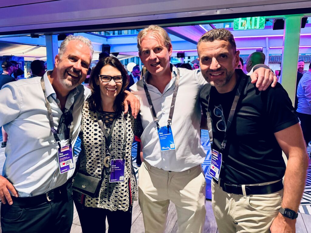 Das Foto zeigt Ray Roberts-York und Andreas Wenzel von MBI mit Lisa Strazzante von HERE Technologies und Bas Jansen Venneboer von Local Eyes