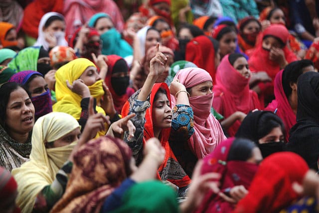 The social risk indicator makes social inequality visible, which the women in the picture are protesting against.