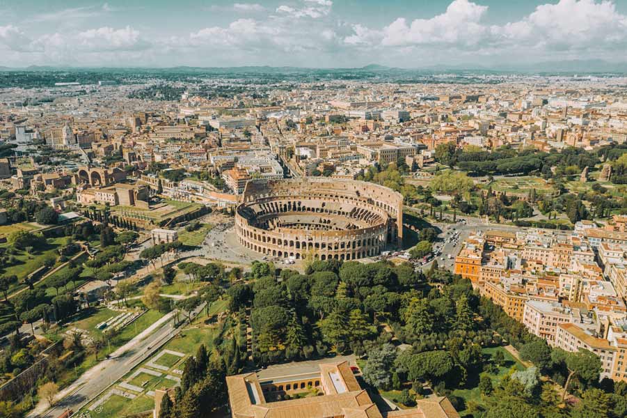 Socio-demographic data, purchasing power data and area boundaries can be used to perform a variety of data analyses about Italien.