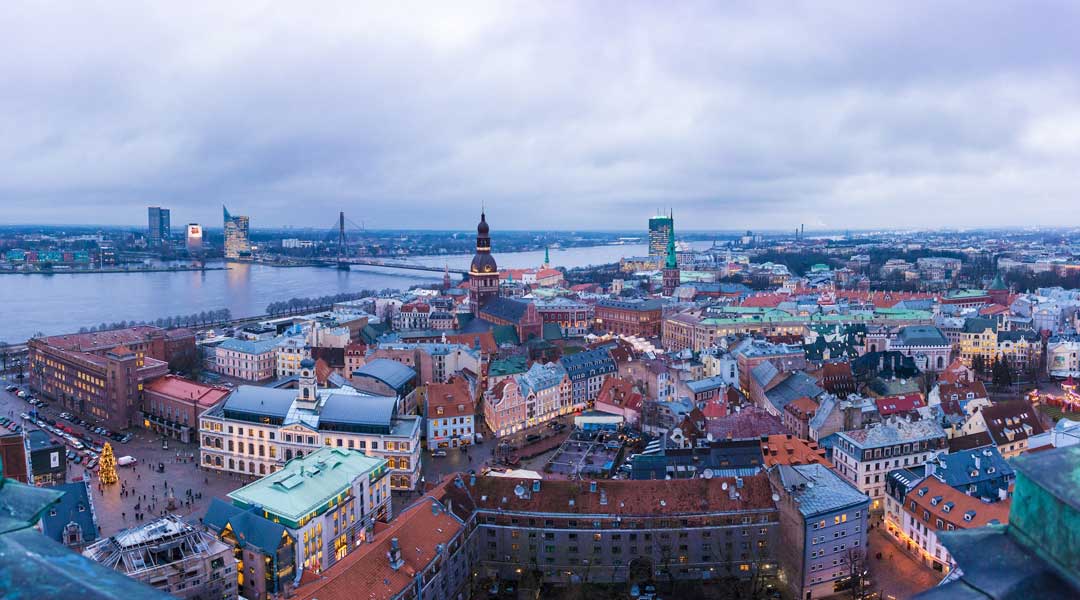 Socio-demographic data, purchasing power data and area boundaries can be used to perform a variety of data analyses about Lettland.