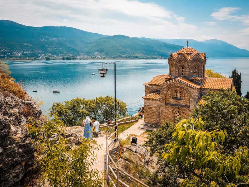 Socio-demographic data, purchasing power data and area boundaries can be used to perform a variety of data analyses about Mazedonien.