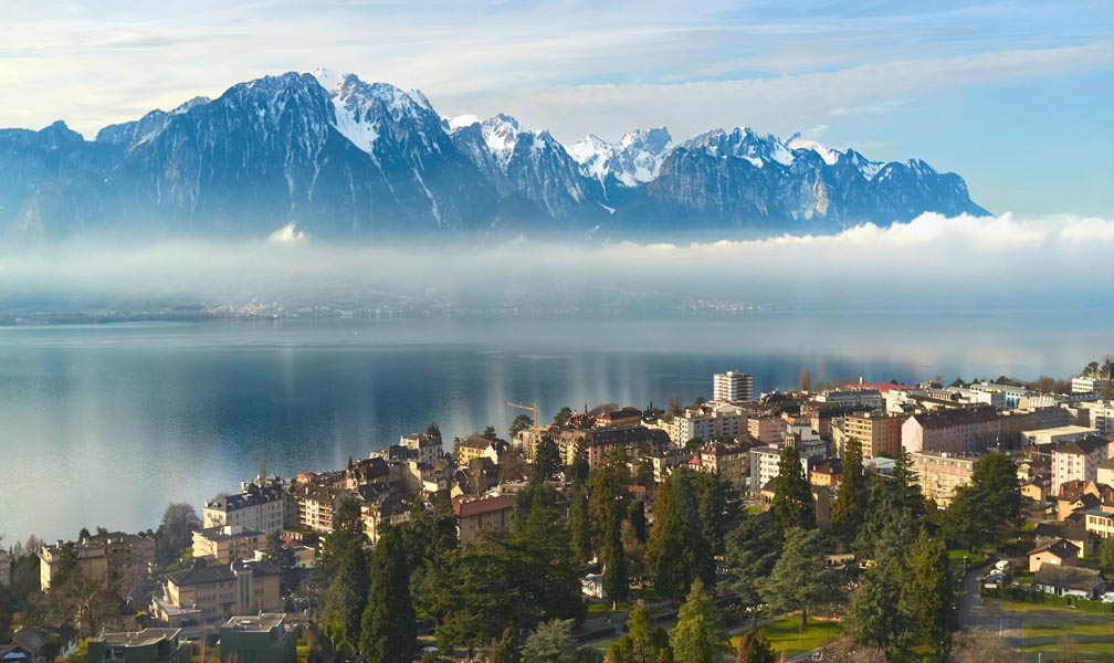Socio-demographic data, purchasing power data and area boundaries can be used to perform a variety of data analyses about Schweiz.