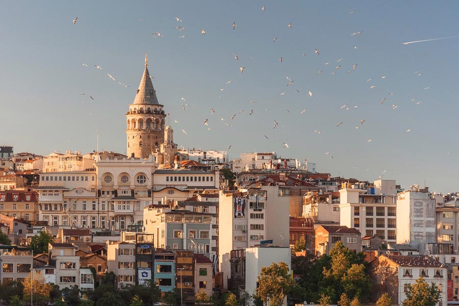 Socio-demographic data, purchasing power data and area boundaries can be used to perform a variety of data analyses about Türkei.